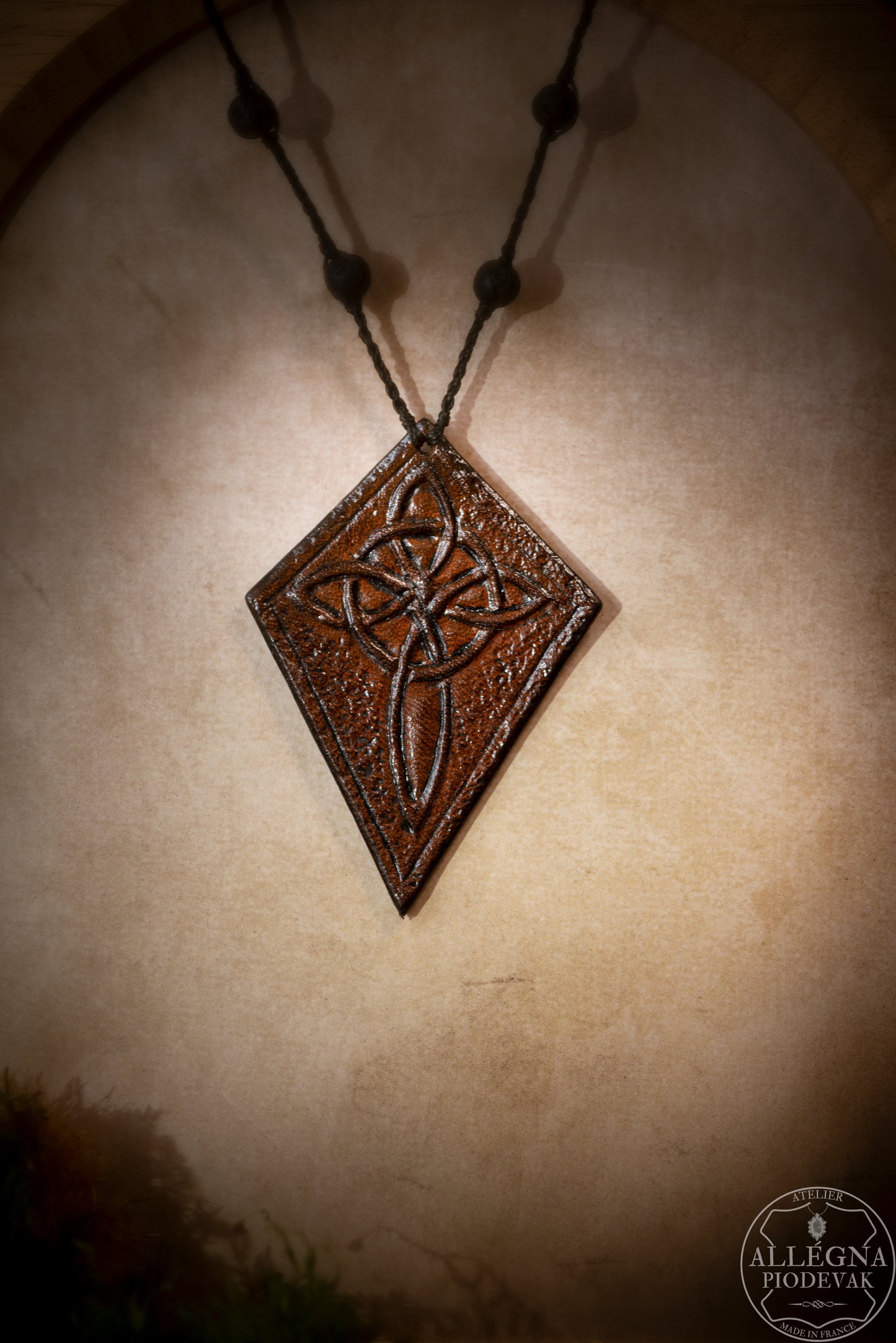 "Celtros" Collier cuir de vachette croix celtique