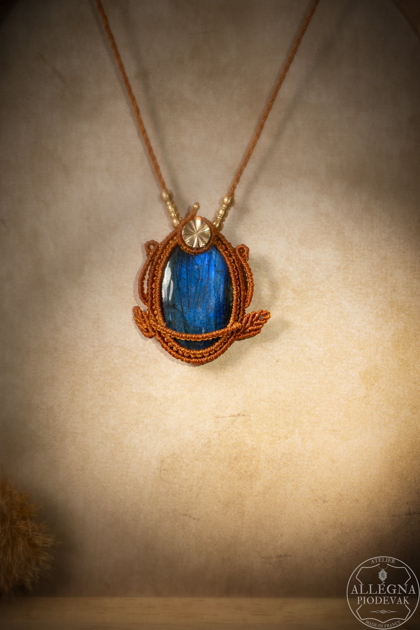 "Etoile dorée" Collier micro macramé et labradorite