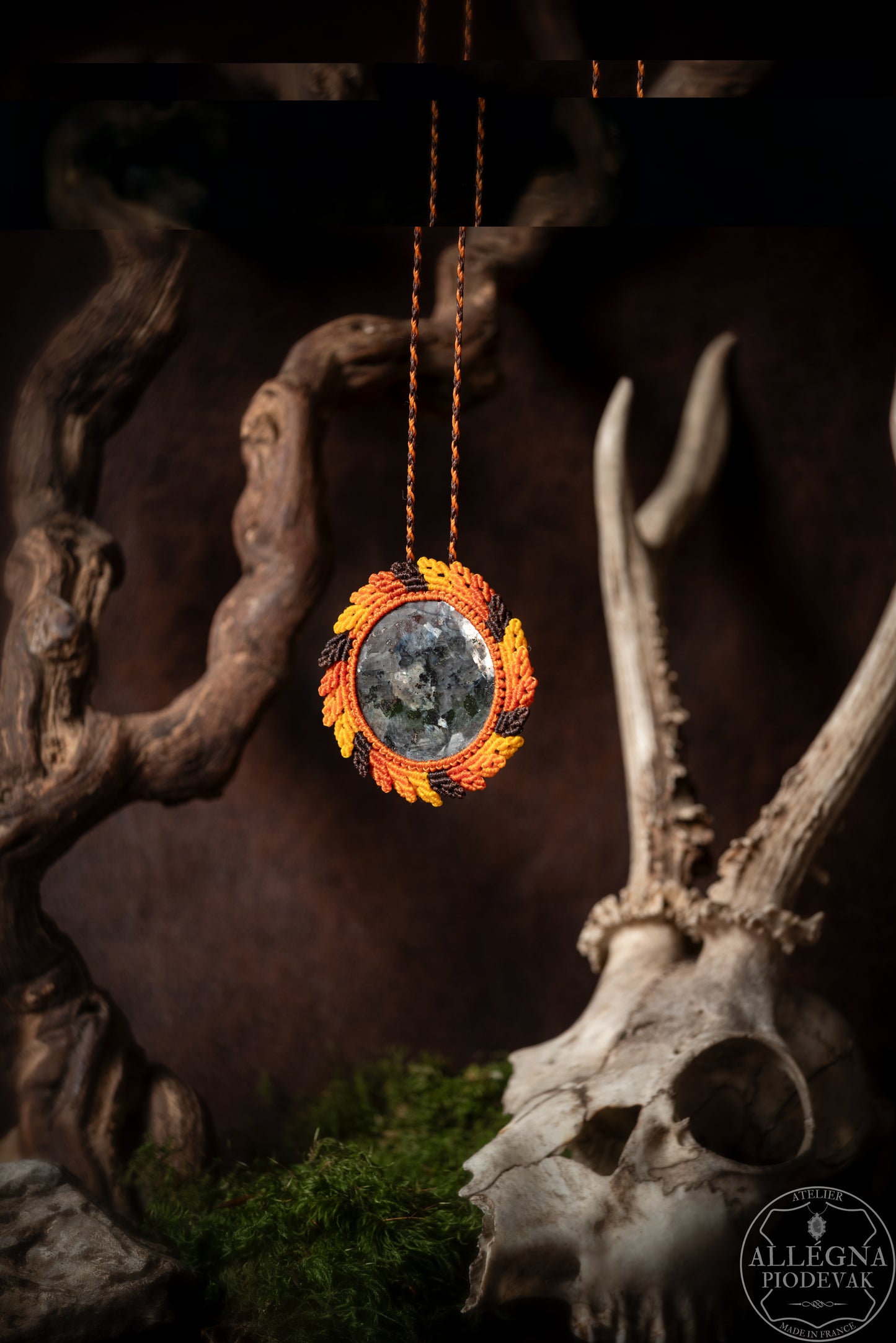 "Hazel" Collier micro macramé et Larvikite