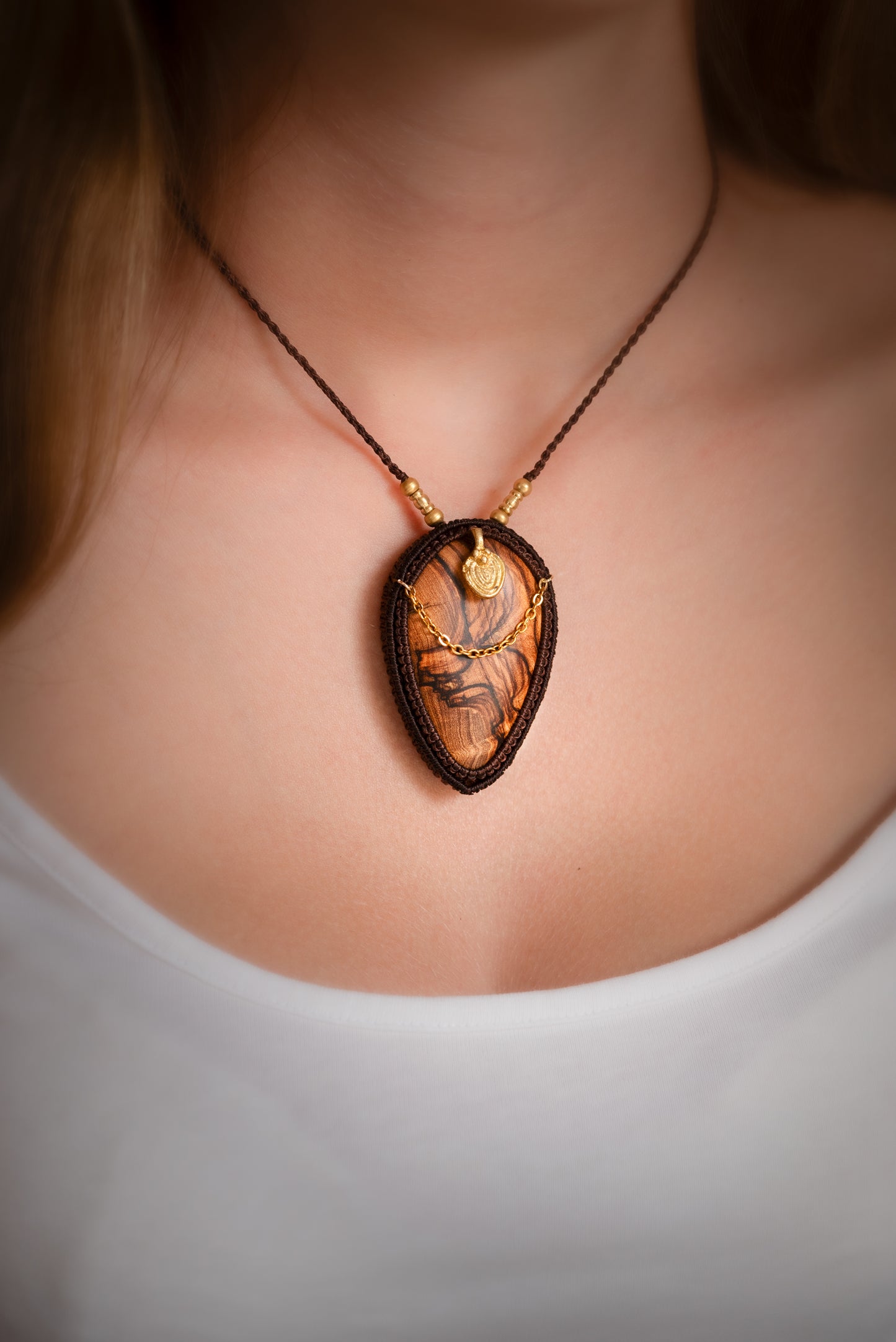 Talorien - Collier micro macramé en bois d'olivier