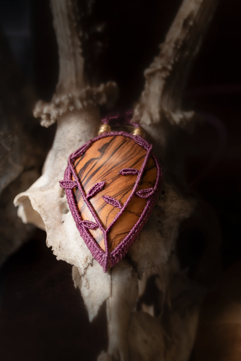 Auriel - Collier micro macramé avec Bois d'Olivier