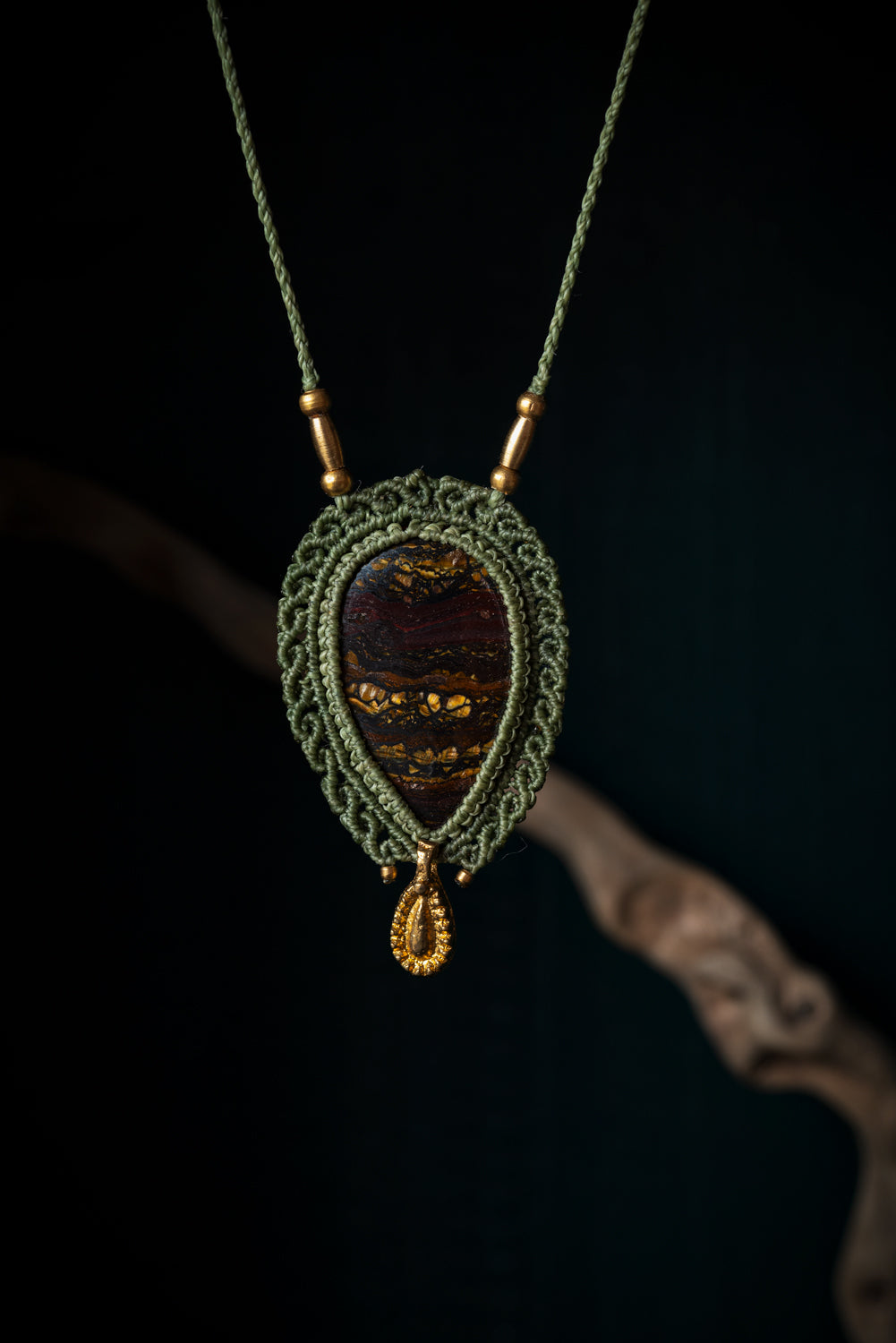 Aziliz - Collier micro macramé œil de fer Allégna Piodevak