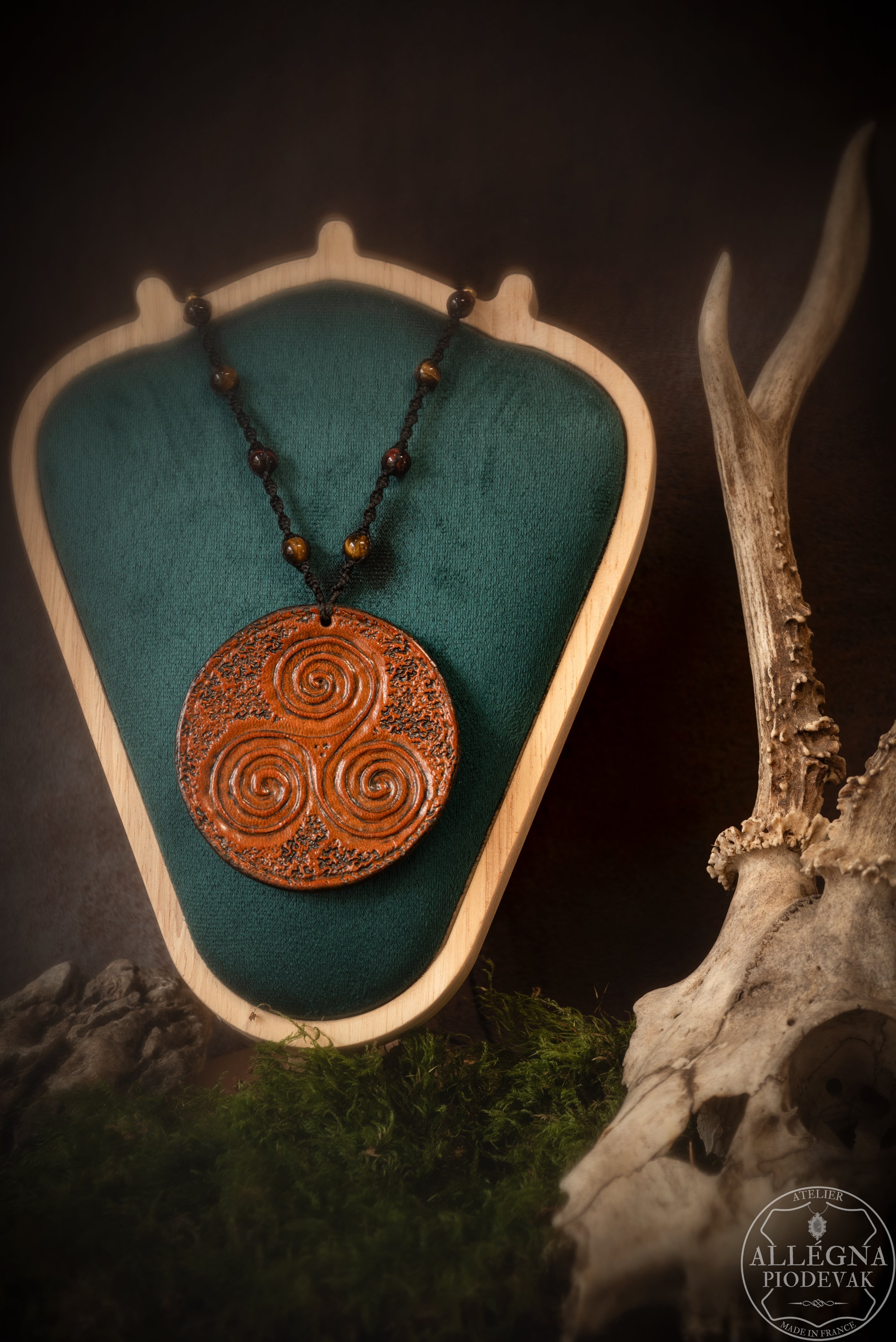 "Brann" Collier cuir de vachette triskel Piodevak