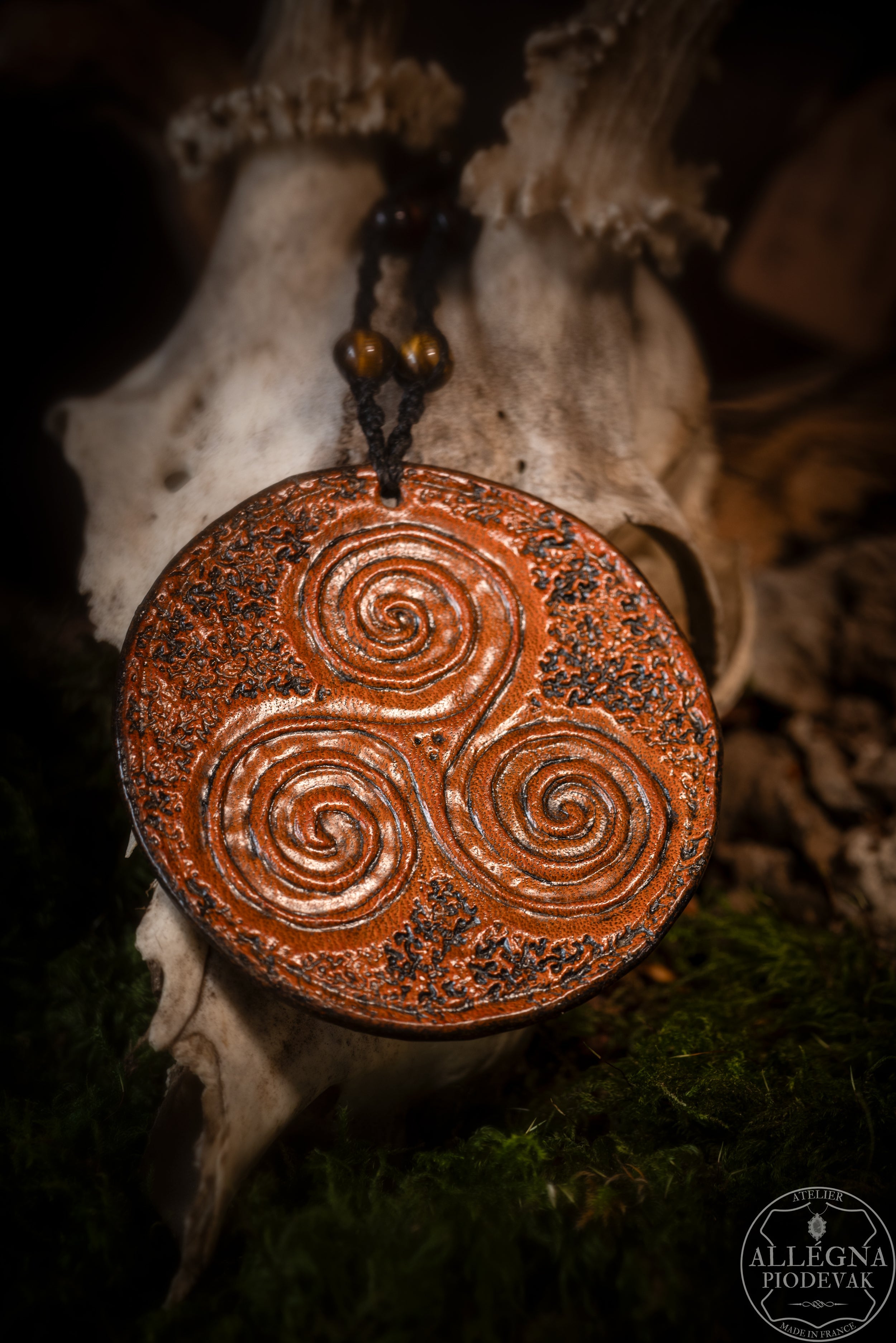 "Brann" Collier cuir de vachette triskel Piodevak