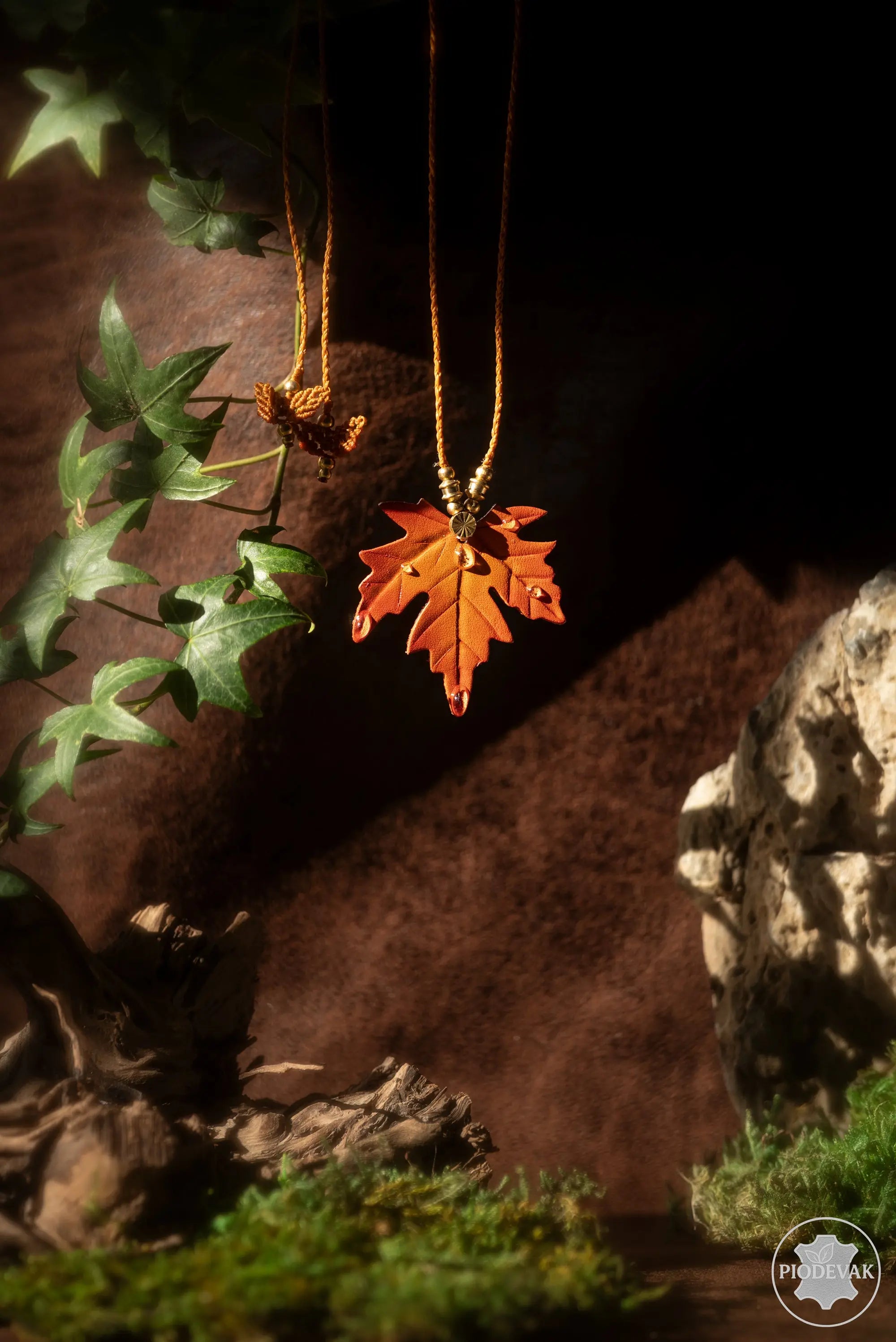 Canopé d'automne - collier en cuir tannage végétal Piodevak