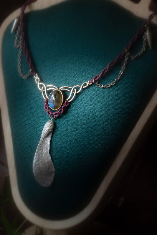 Circë - Collier micro macramé labradorite et samare