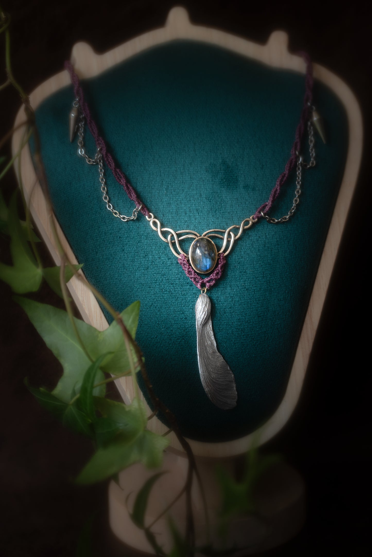 Circë - Collier micro macramé labradorite et samare