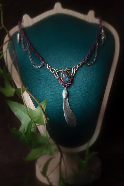 Circë - Collier micro macramé labradorite et samare