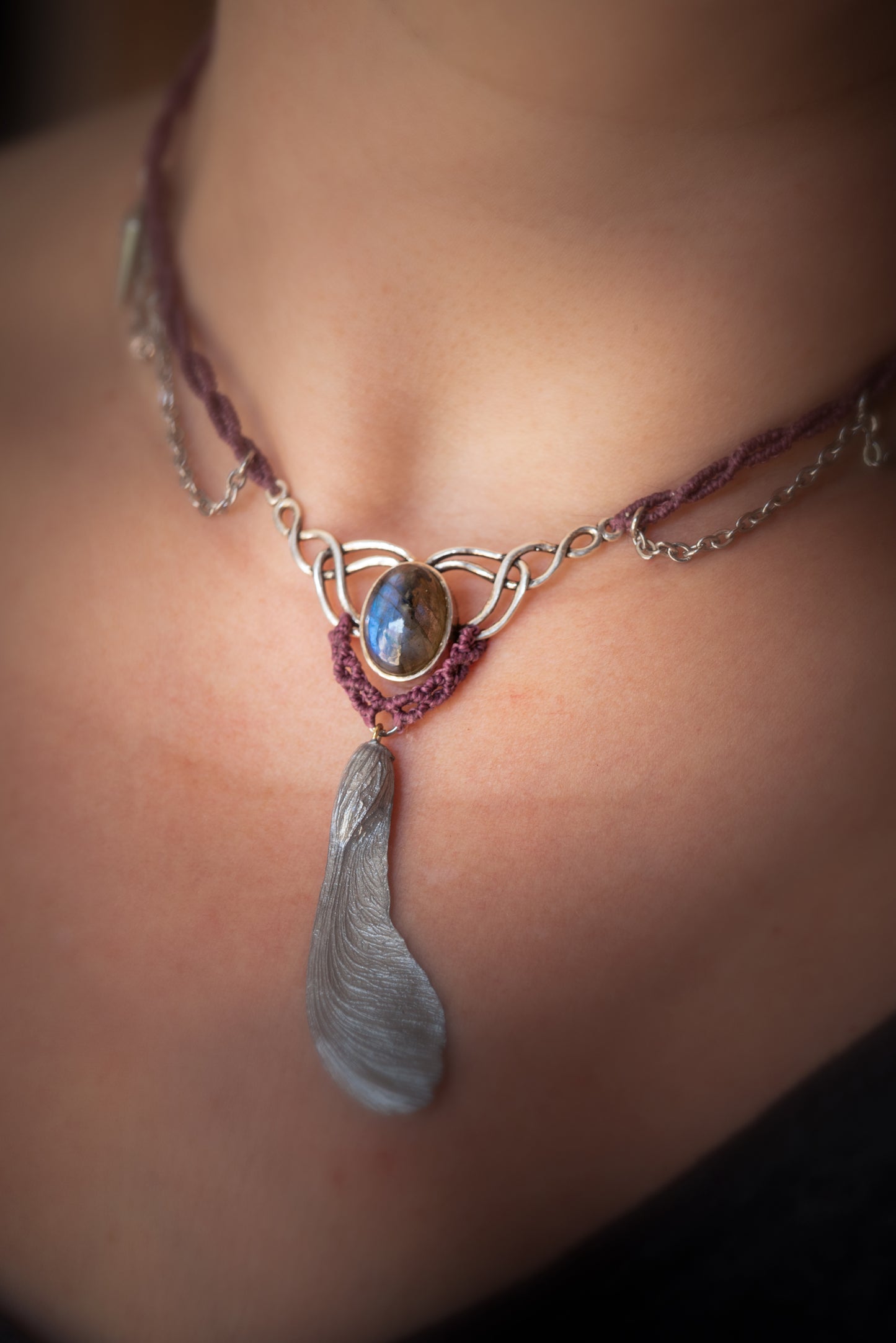 Circë - Collier micro macramé labradorite et samare