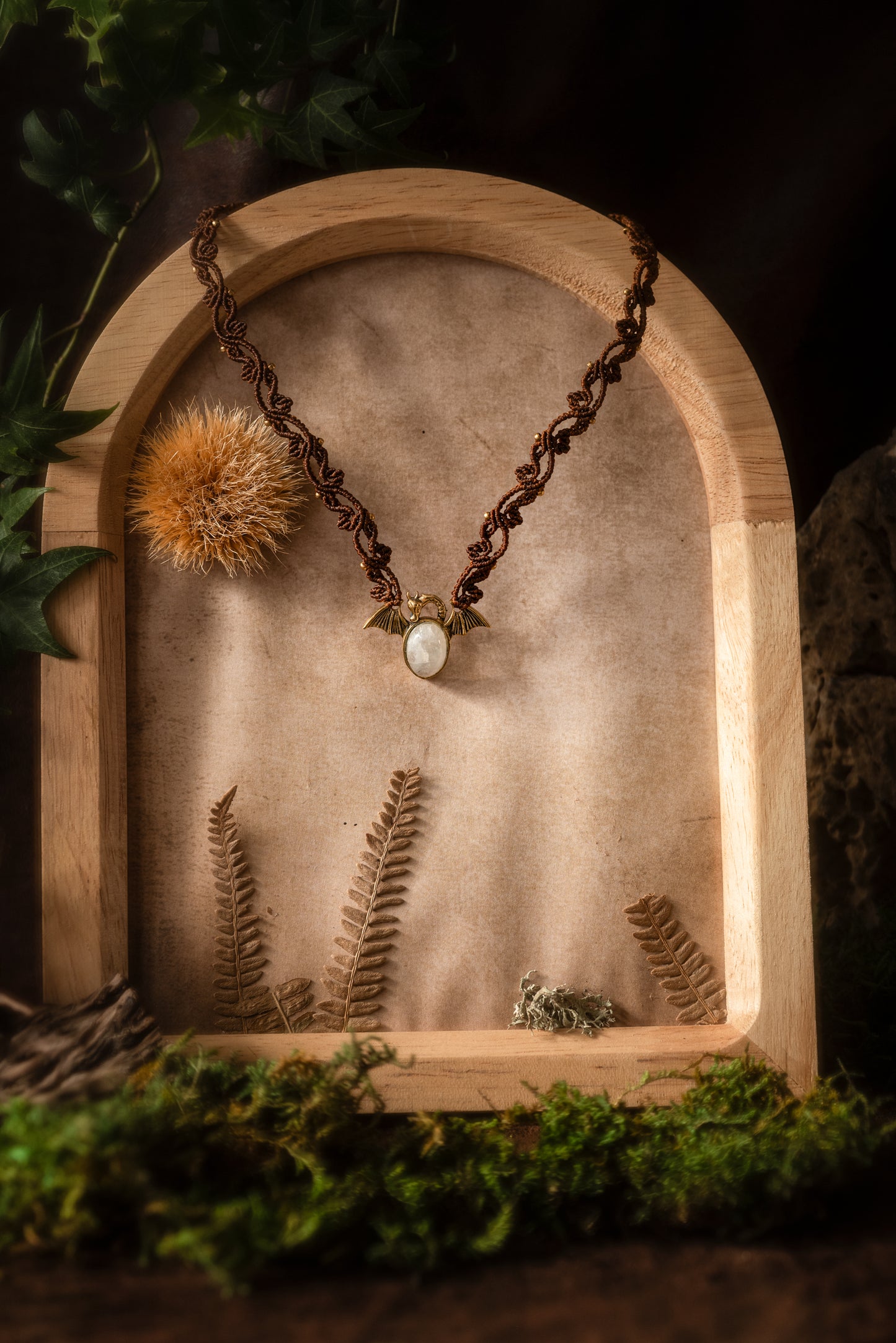 Cœur de dragon - choker micro macramé et péristérite