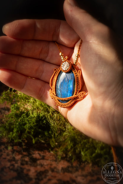 "Etoile dorée" Collier micro macramé et labradorite