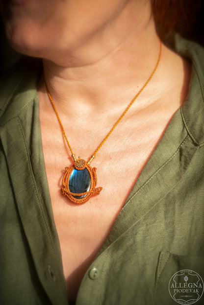 "Etoile dorée" Collier micro macramé et labradorite