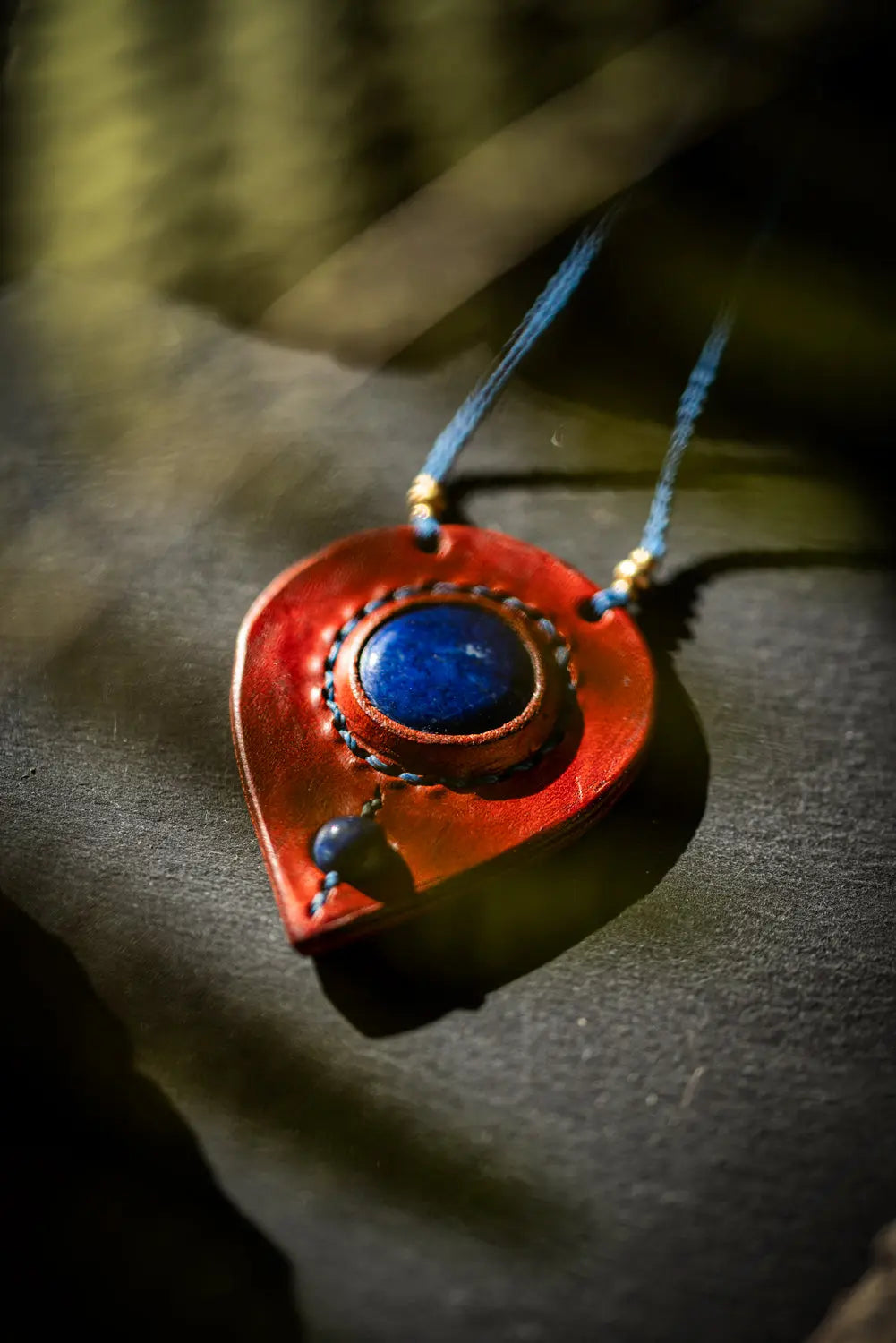 Hathor - Collier lapis lazuli et cuir de vachette Piodevak