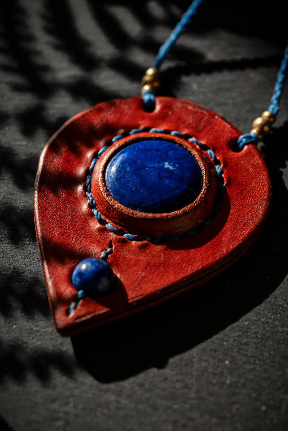 Hathor - Collier lapis lazuli et cuir de vachette Piodevak