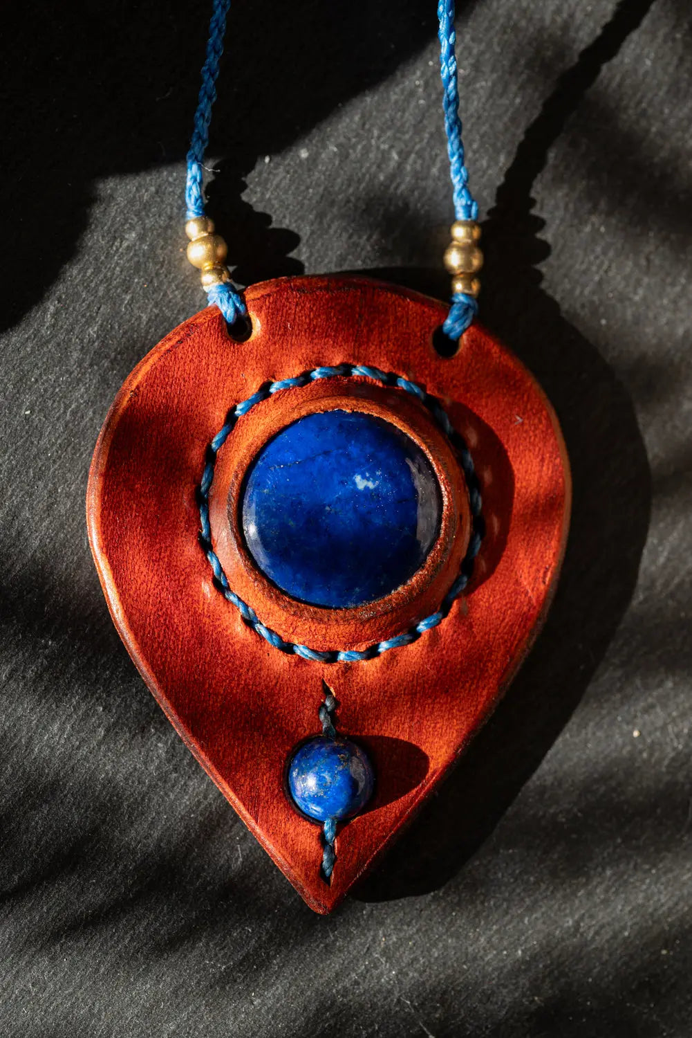 Hathor - Collier lapis lazuli et cuir de vachette Piodevak