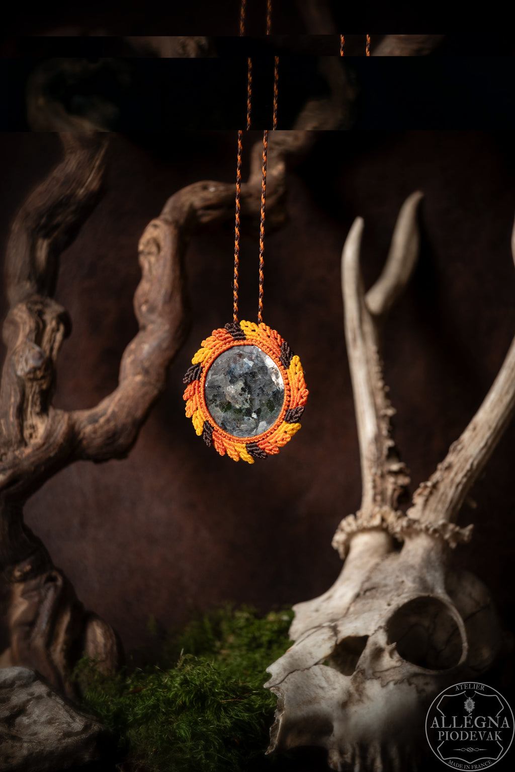 Hazel - Collier micro macramé et Larvikite allégna