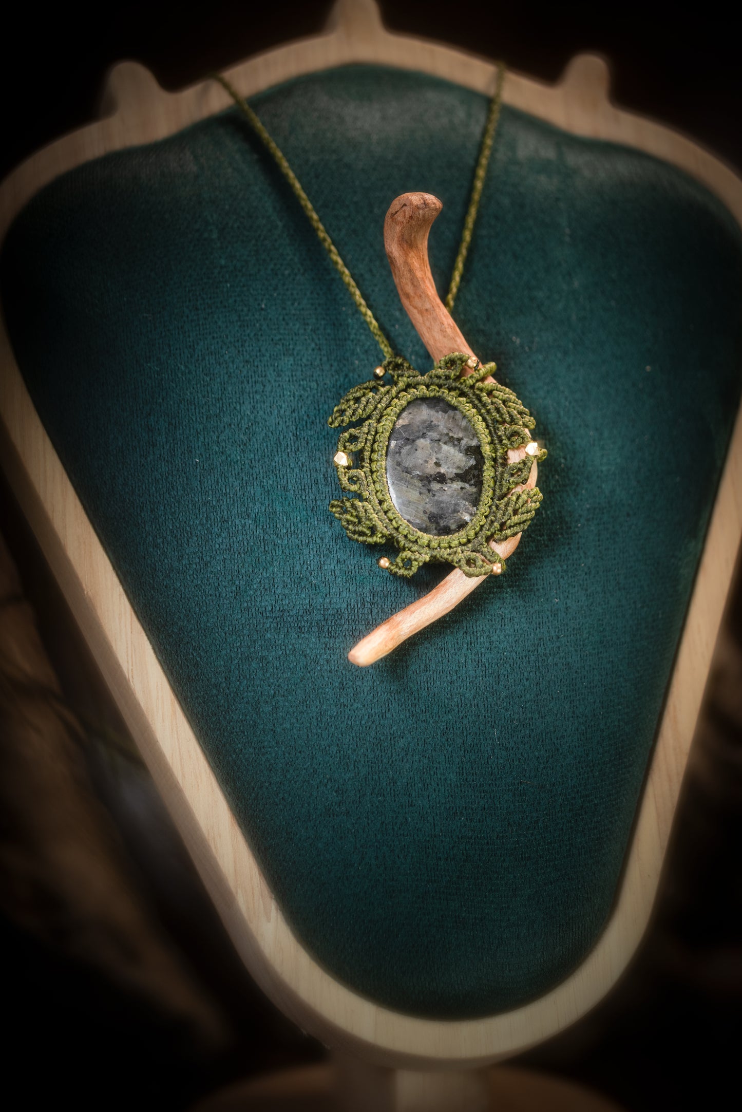 Larvyn - Collier micro macramé larvikite