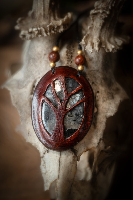 Liraël - collier cuir avec Larvikite