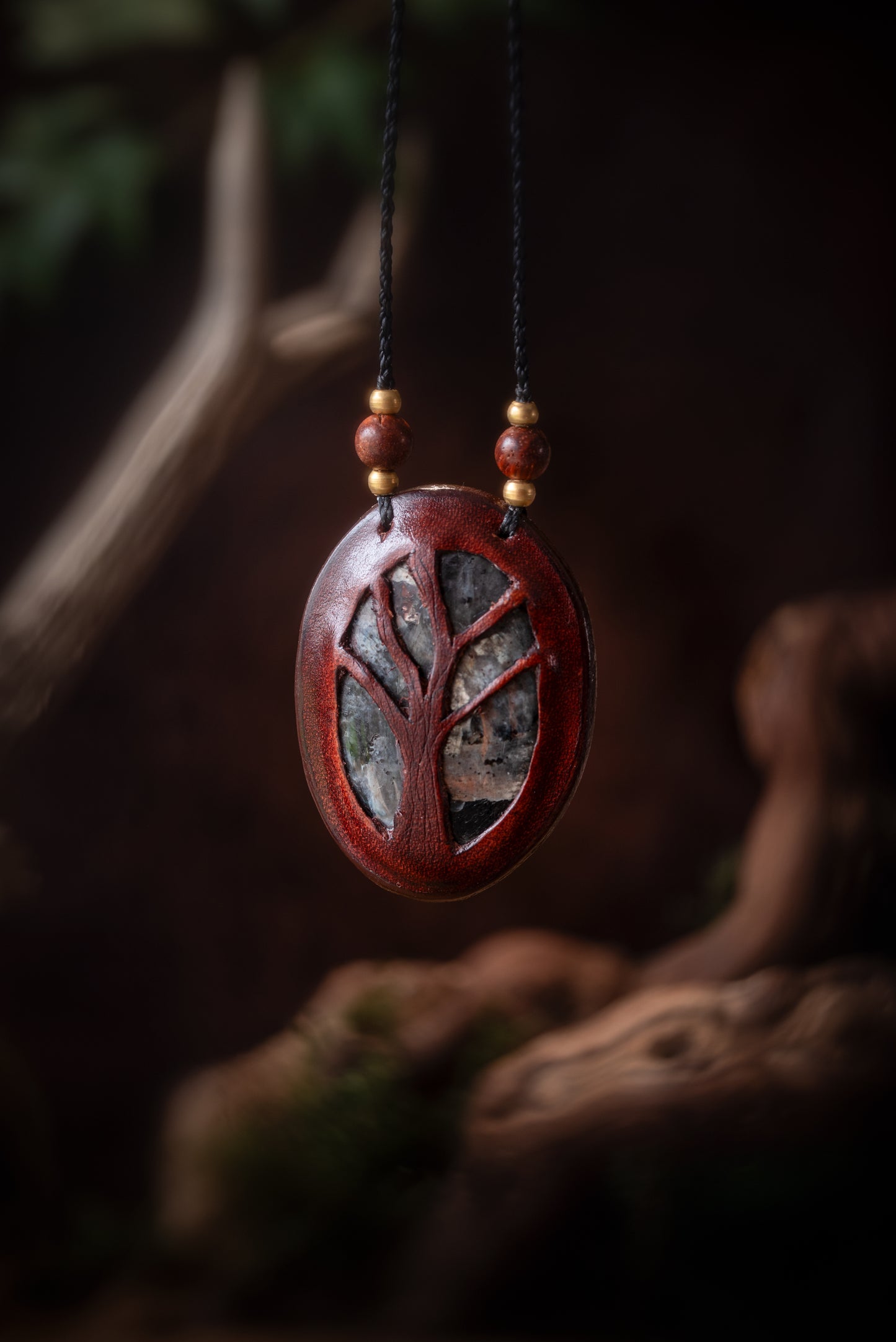 Liraël - collier cuir avec Larvikite