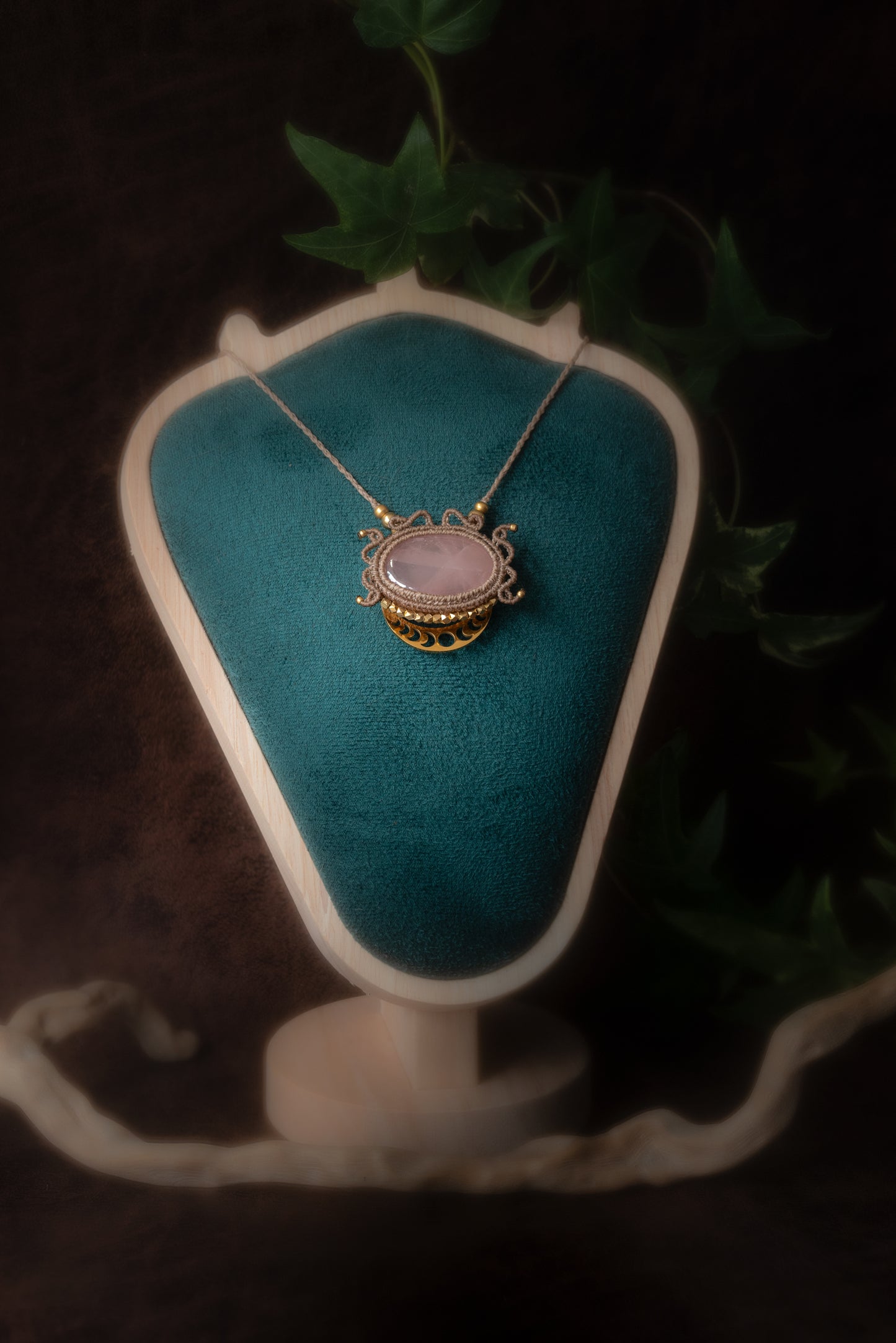 Miriel - Collier micro macramé avec quartz rose