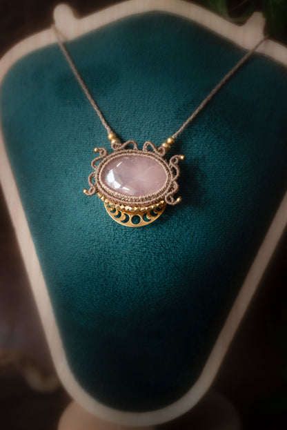 Miriel - Collier micro macramé avec quartz rose