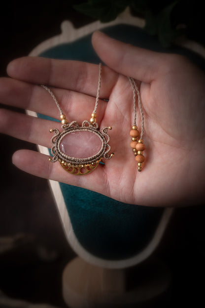 Miriel - Collier micro macramé avec quartz rose