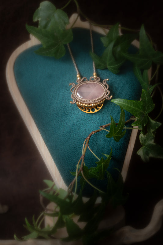Miriel - Collier micro macramé avec quartz rose