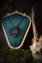 Myrtille - Collier micro macramé et Labradorite allégna