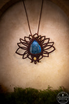 Myrtille - Collier micro macramé et Labradorite allégna