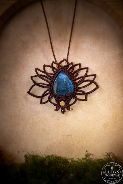 "Myrtille" Collier micro macramé et Labradorite