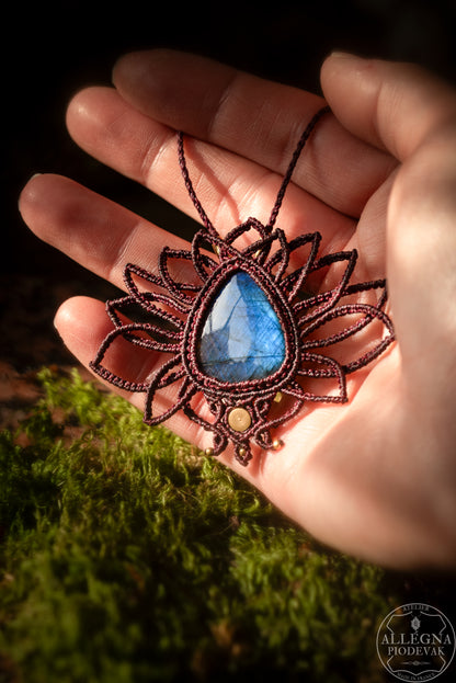 "Myrtille" Collier micro macramé et Labradorite