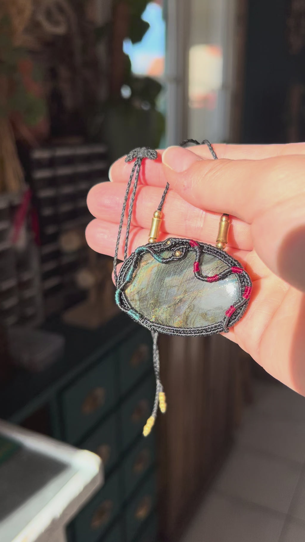 "Serpentare" Collier micro macramé et labradorite