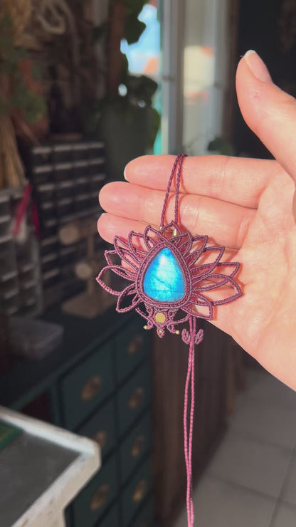 "Myrtille" Collier micro macramé et Labradorite