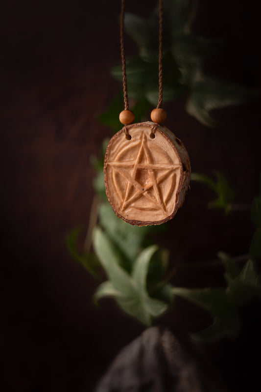 Silvarùn - Collier bois de bouleau pentacle sculpté