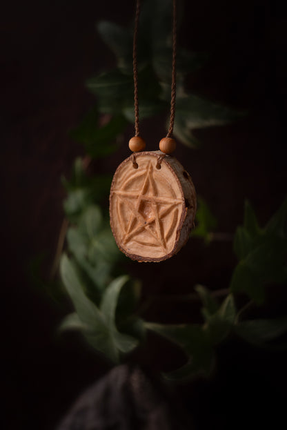 Silvarùn - Collier bois de bouleau pentacle sculpté