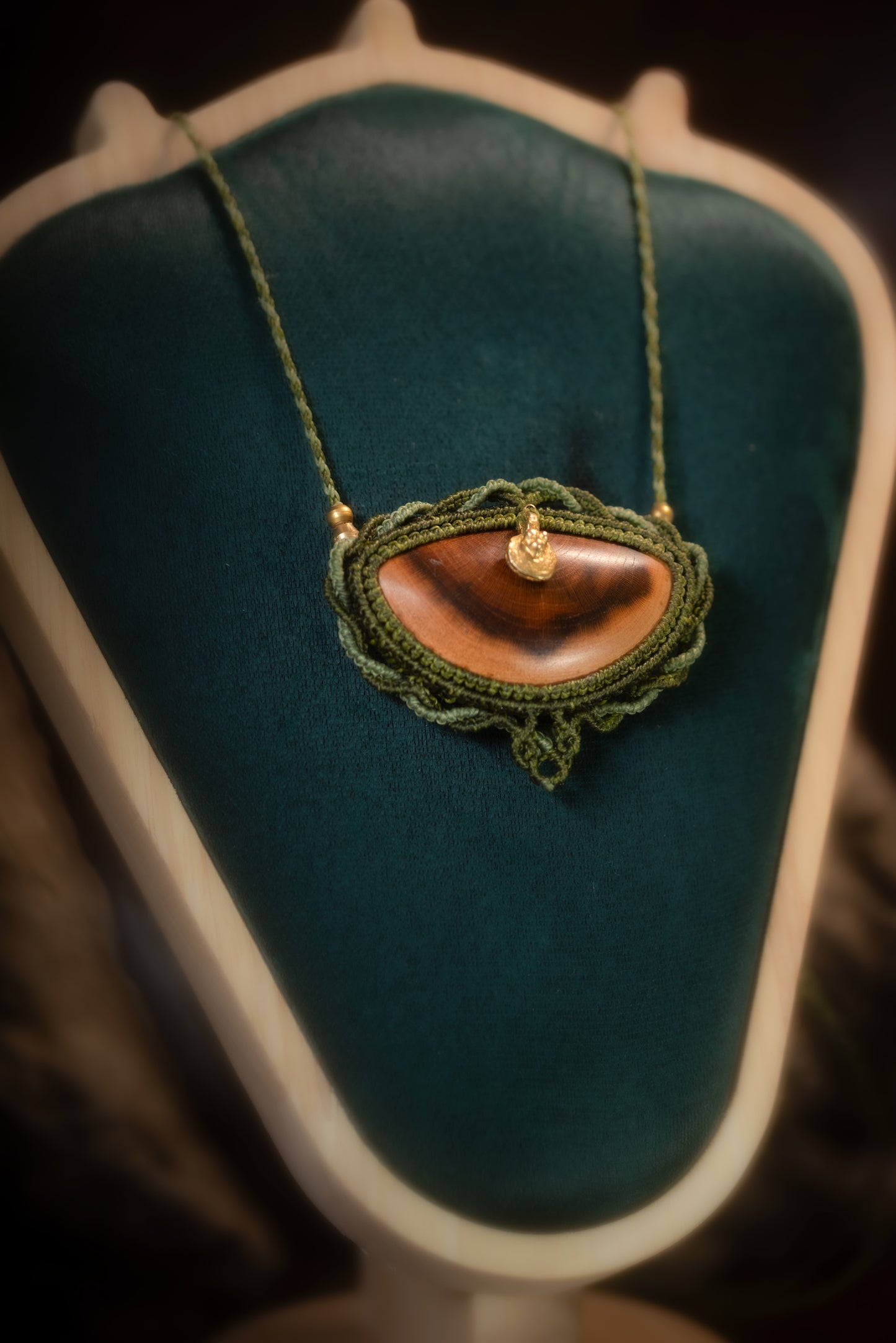 Solanéa - Collier micro macramé en bois d'abricotier