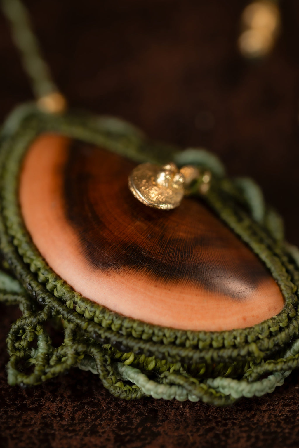 Solanéa - Collier micro macramé en bois d'abricotier allégna