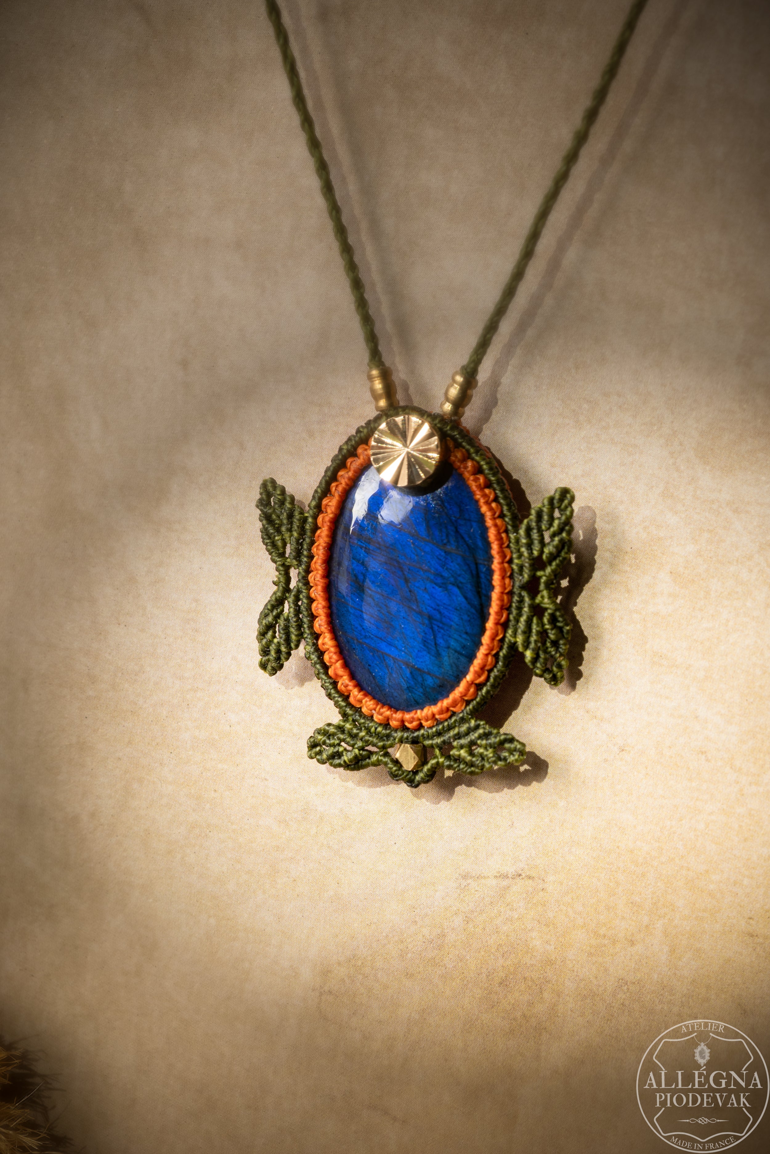 "Soleil automnal" collier micro macramé et labradorite allégna