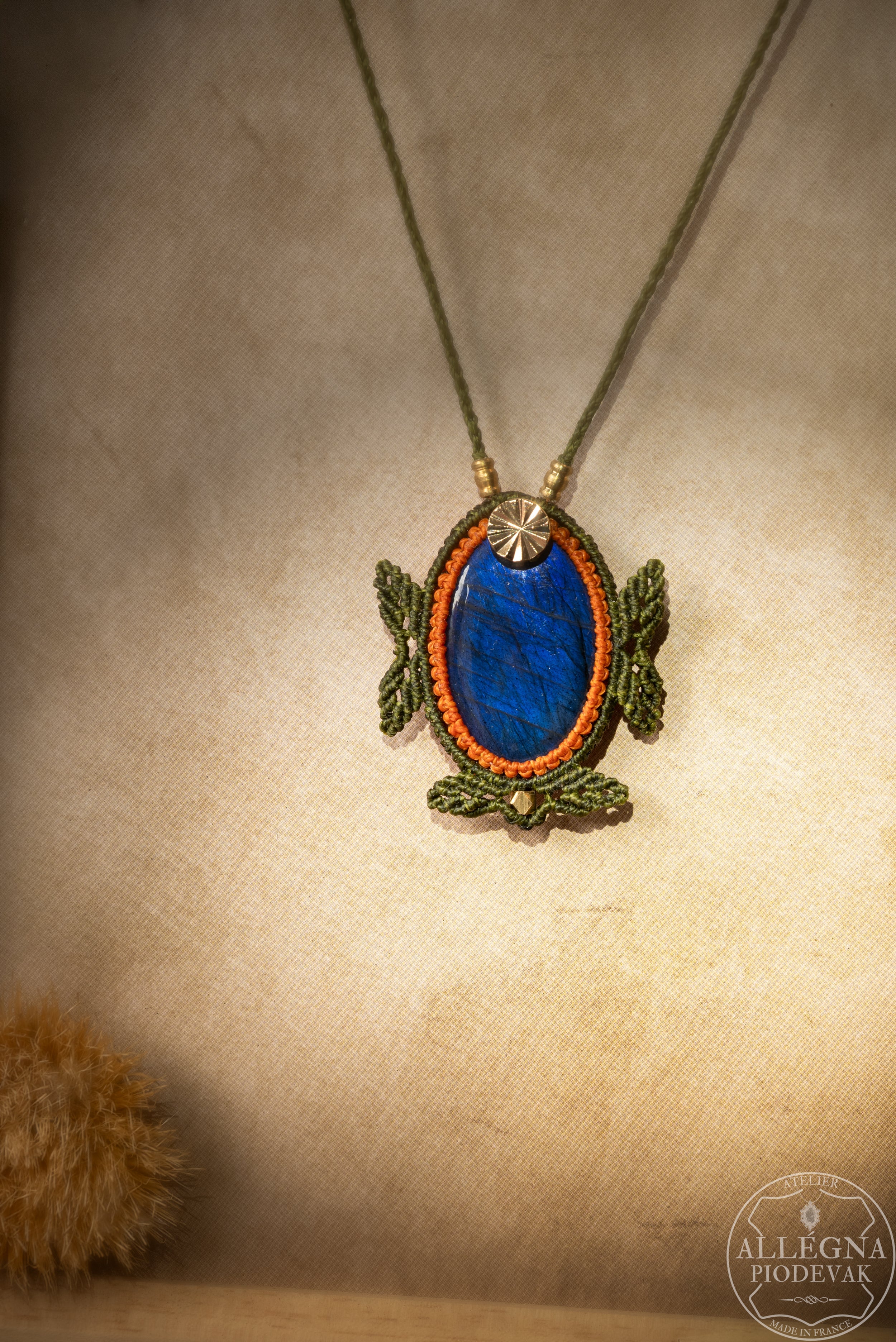 "Soleil automnal" collier micro macramé et labradorite allégna