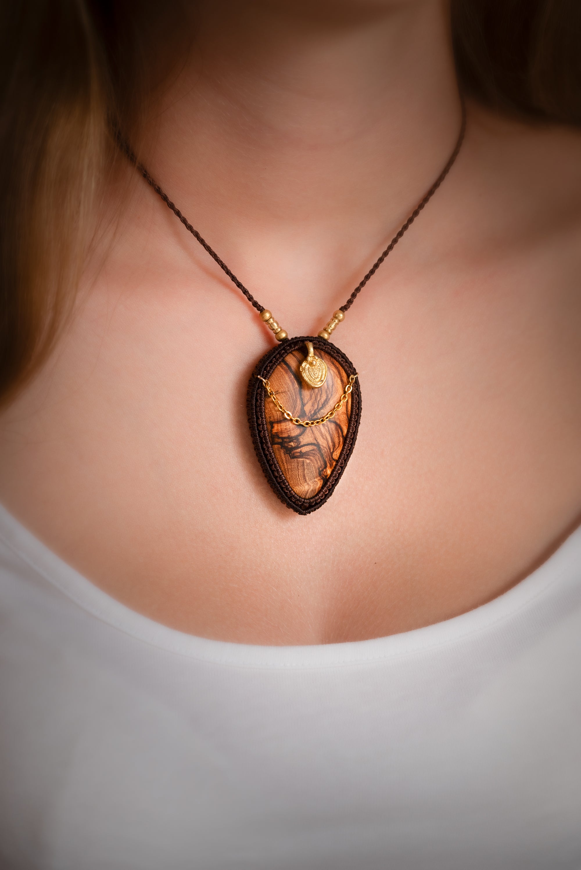 Talorien - Collier micro macramé en bois d'olivier Allégna Piodevak