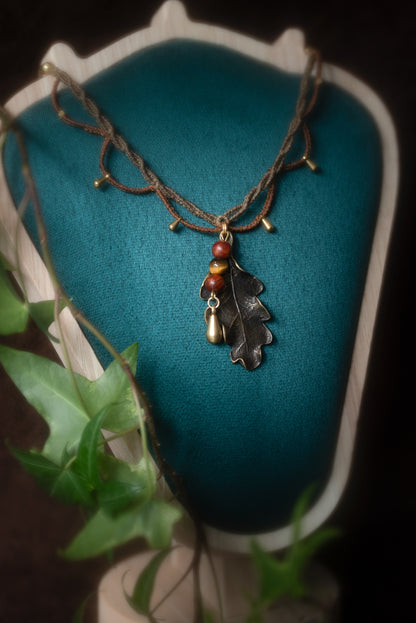 Varda - Collier micro macramé feuille bronze antique