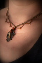 Varda - Collier micro macramé feuille bronze antique Allégna Piodevak